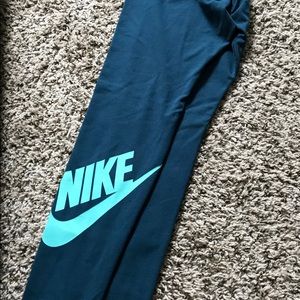 Nike leggings size medium